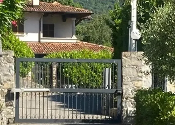 Dina Daire Menaggio
